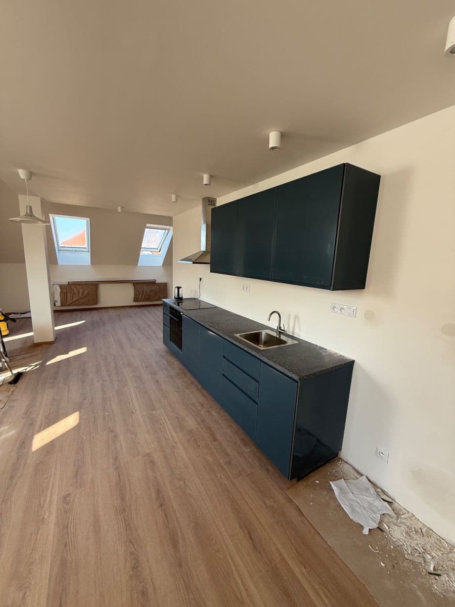 Prenájom bytu 2-izbový 100 m², Chodská, Praha, Praha Prenájom bytu 2-izbový 100 m², Chodská, Praha, Praha