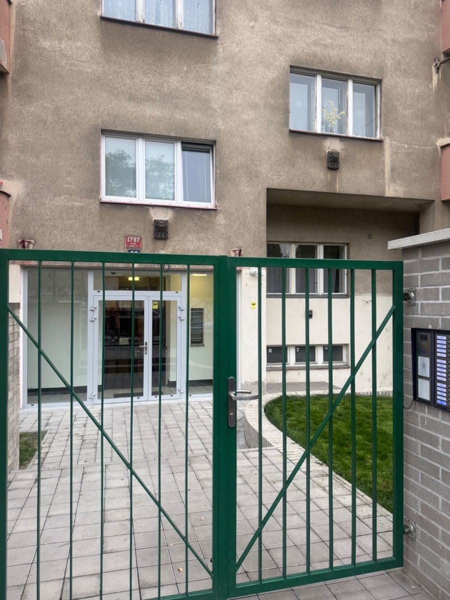 Prenájom bytu 2-izbový 45 m², Jičínská, Praha, Praha Prenájom bytu 2-izbový 45 m², Jičínská, Praha, Praha