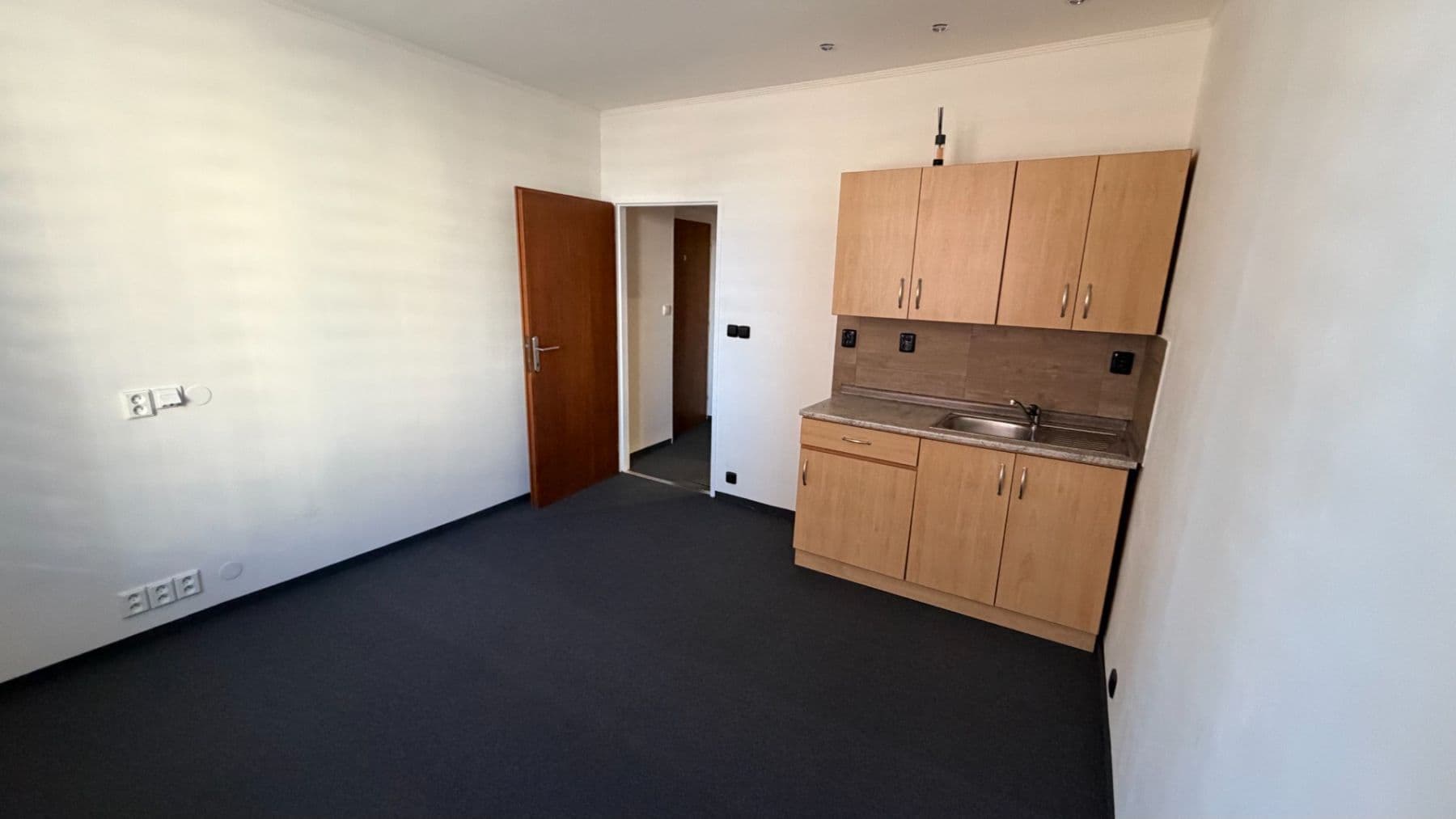 Prenájom bytu 1-izbový 23 m², Partyzánská, Chomutov, Ústecký kraj Prenájom bytu 1-izbový 23 m², Partyzánská, Chomutov, Ústecký kraj