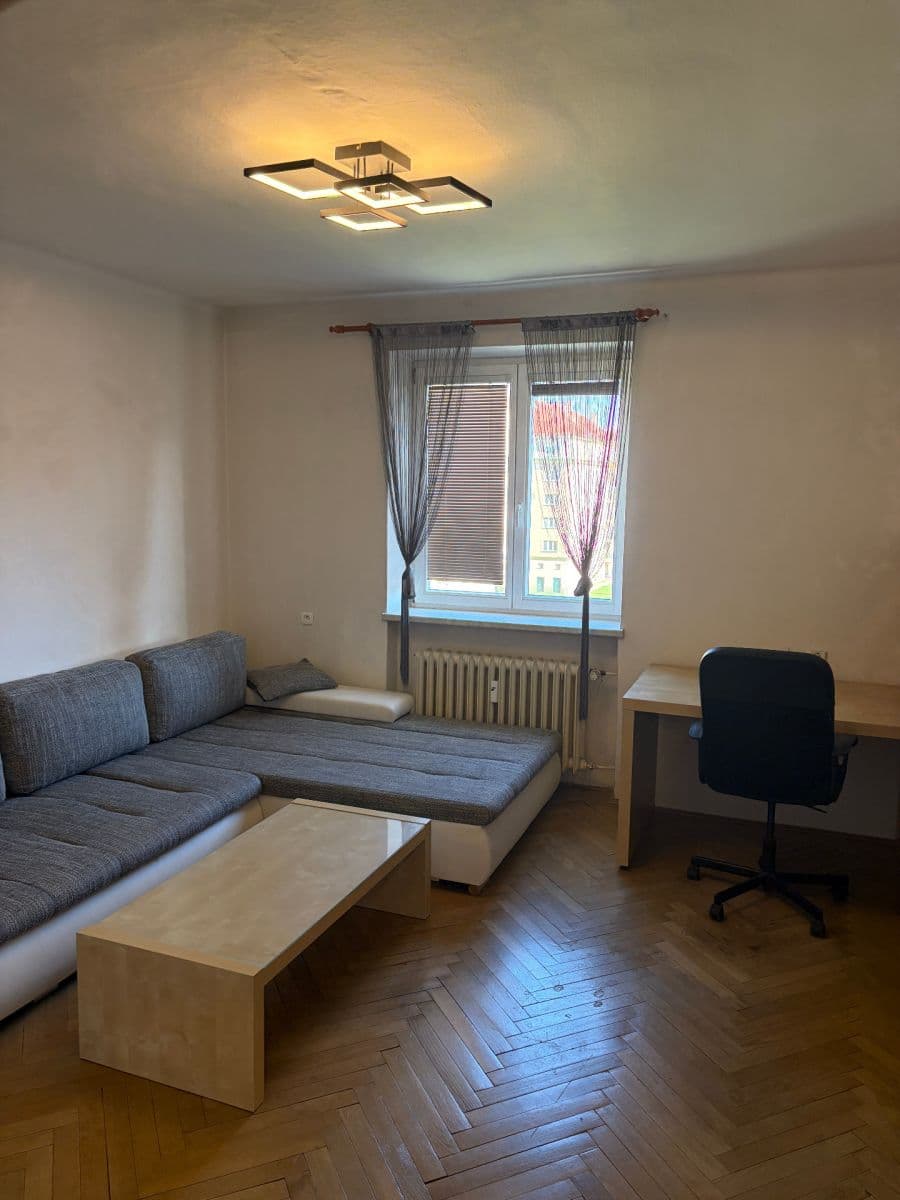 Prenájom bytu 1-izbový 43 m², 17. listopadu, Ostrava, Moravskoslezský kraj Prenájom bytu 1-izbový 43 m², 17. listopadu, Ostrava, Moravskoslezský kraj