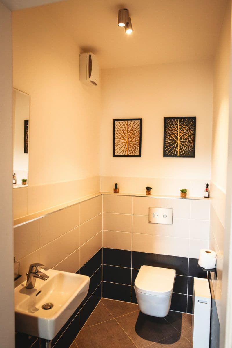 Prenájom bytu 3-izbový 81 m², Hugo Haase, Praha, Praha Prenájom bytu 3-izbový 81 m², Hugo Haase, Praha, Praha