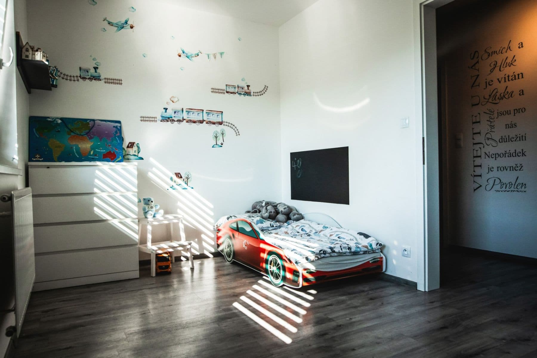 Prenájom bytu 3-izbový 81 m², Hugo Haase, Praha, Praha Prenájom bytu 3-izbový 81 m², Hugo Haase, Praha, Praha