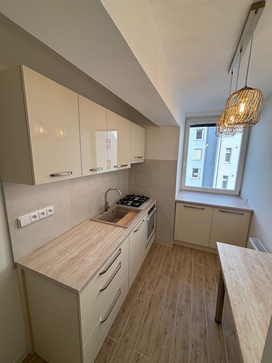 Prenájom bytu 2-izbový 50 m², Jurečkova, Ostrava, Moravskoslezský kraj Prenájom bytu 2-izbový 50 m², Jurečkova, Ostrava, Moravskoslezský kraj