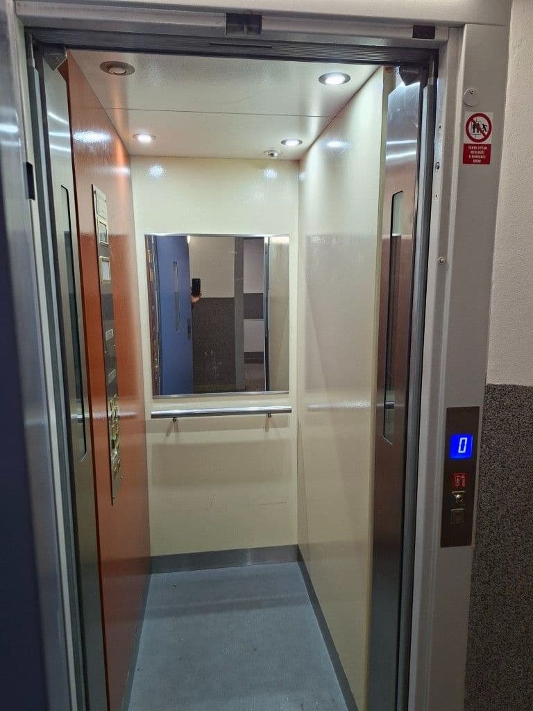 Predaj bytu 3-izbový 74 m², Kuželova, Praha, Praha Predaj bytu 3-izbový 74 m², Kuželova, Praha, Praha