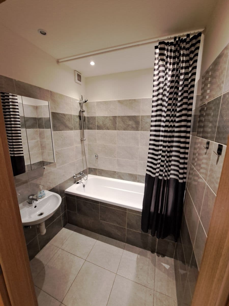 Predaj bytu 3-izbový 74 m², Kuželova, Praha, Praha Predaj bytu 3-izbový 74 m², Kuželova, Praha, Praha