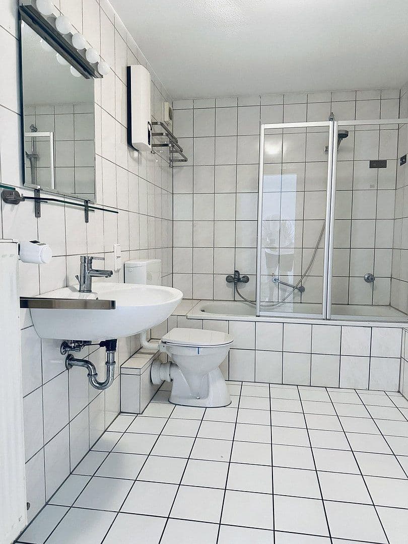 Prenájom bytu 4-izbový 83 m², Hohenzollernstraße, Koblenz, Porýnie-Falcko Prenájom bytu 4-izbový 83 m², Hohenzollernstraße, Koblenz, Porýnie-Falcko