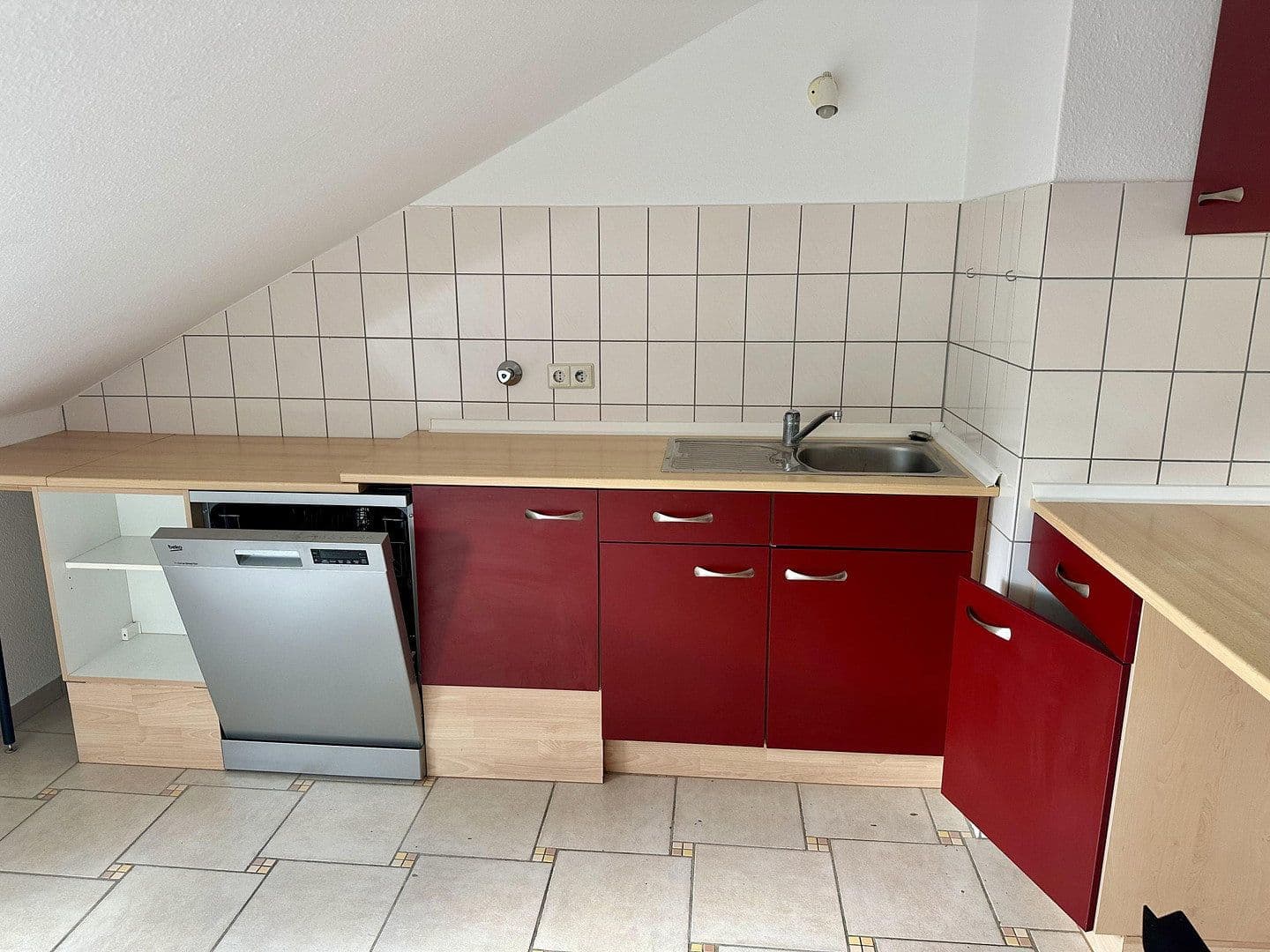 Prenájom bytu 4-izbový 83 m², Hohenzollernstraße, Koblenz, Porýnie-Falcko Prenájom bytu 4-izbový 83 m², Hohenzollernstraße, Koblenz, Porýnie-Falcko