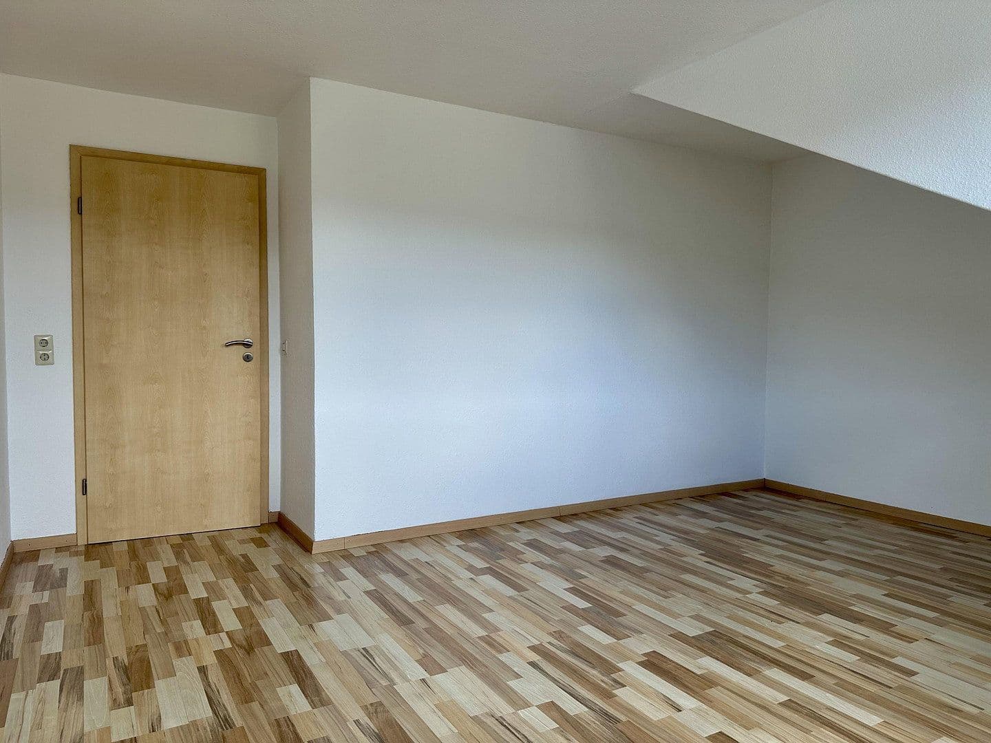 Prenájom bytu 4-izbový 83 m², Hohenzollernstraße, Koblenz, Porýnie-Falcko Prenájom bytu 4-izbový 83 m², Hohenzollernstraße, Koblenz, Porýnie-Falcko