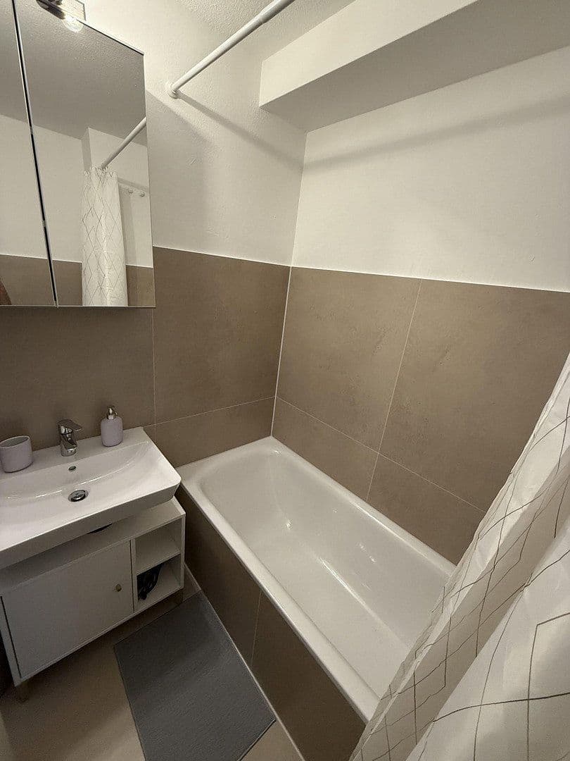 Prenájom bytu 1-izbový 28 m², Weihenstephanerstr. 3, München, Bavorsko Prenájom bytu 1-izbový 28 m², Weihenstephanerstr. 3, München, Bavorsko