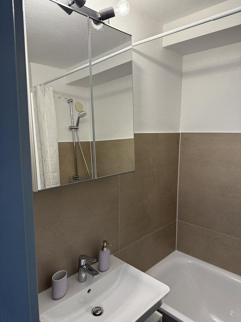Prenájom bytu 1-izbový 28 m², Weihenstephanerstr. 3, München, Bavorsko Prenájom bytu 1-izbový 28 m², Weihenstephanerstr. 3, München, Bavorsko