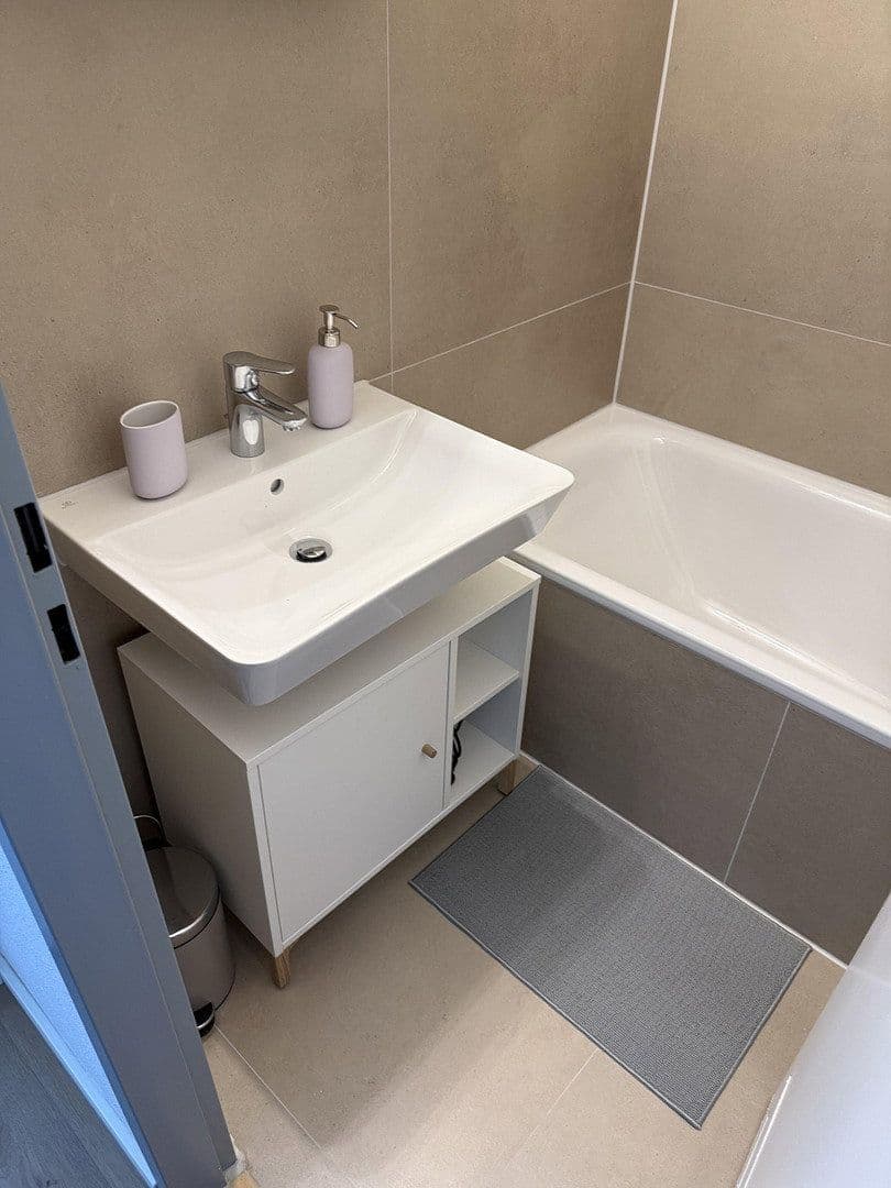 Prenájom bytu 1-izbový 28 m², Weihenstephanerstr. 3, München, Bavorsko Prenájom bytu 1-izbový 28 m², Weihenstephanerstr. 3, München, Bavorsko