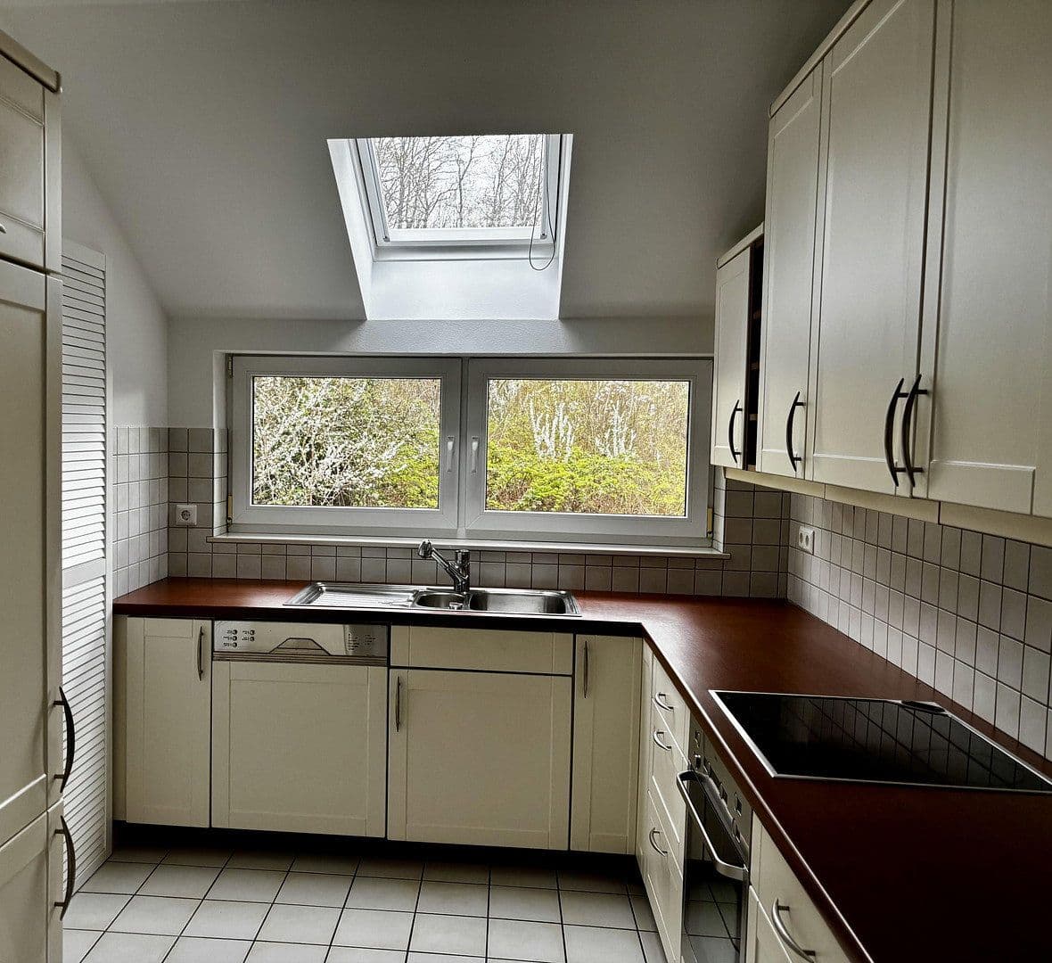 Prenájom bytu 5-izbový 91 m², Pellingerstrasse 115a, Trier, Porýnie-Falcko Prenájom bytu 5-izbový 91 m², Pellingerstrasse 115a, Trier, Porýnie-Falcko