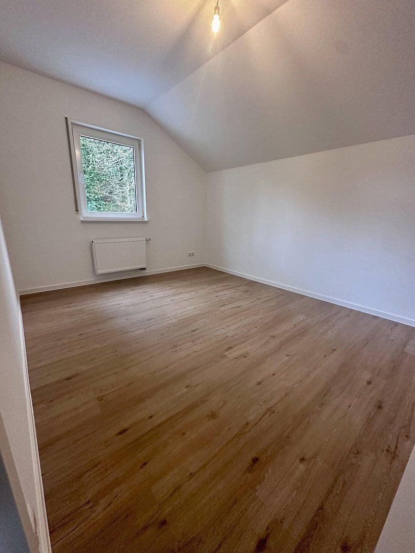 Prenájom bytu 5-izbový 91 m², Pellingerstrasse 115a, Trier, Porýnie-Falcko Prenájom bytu 5-izbový 91 m², Pellingerstrasse 115a, Trier, Porýnie-Falcko