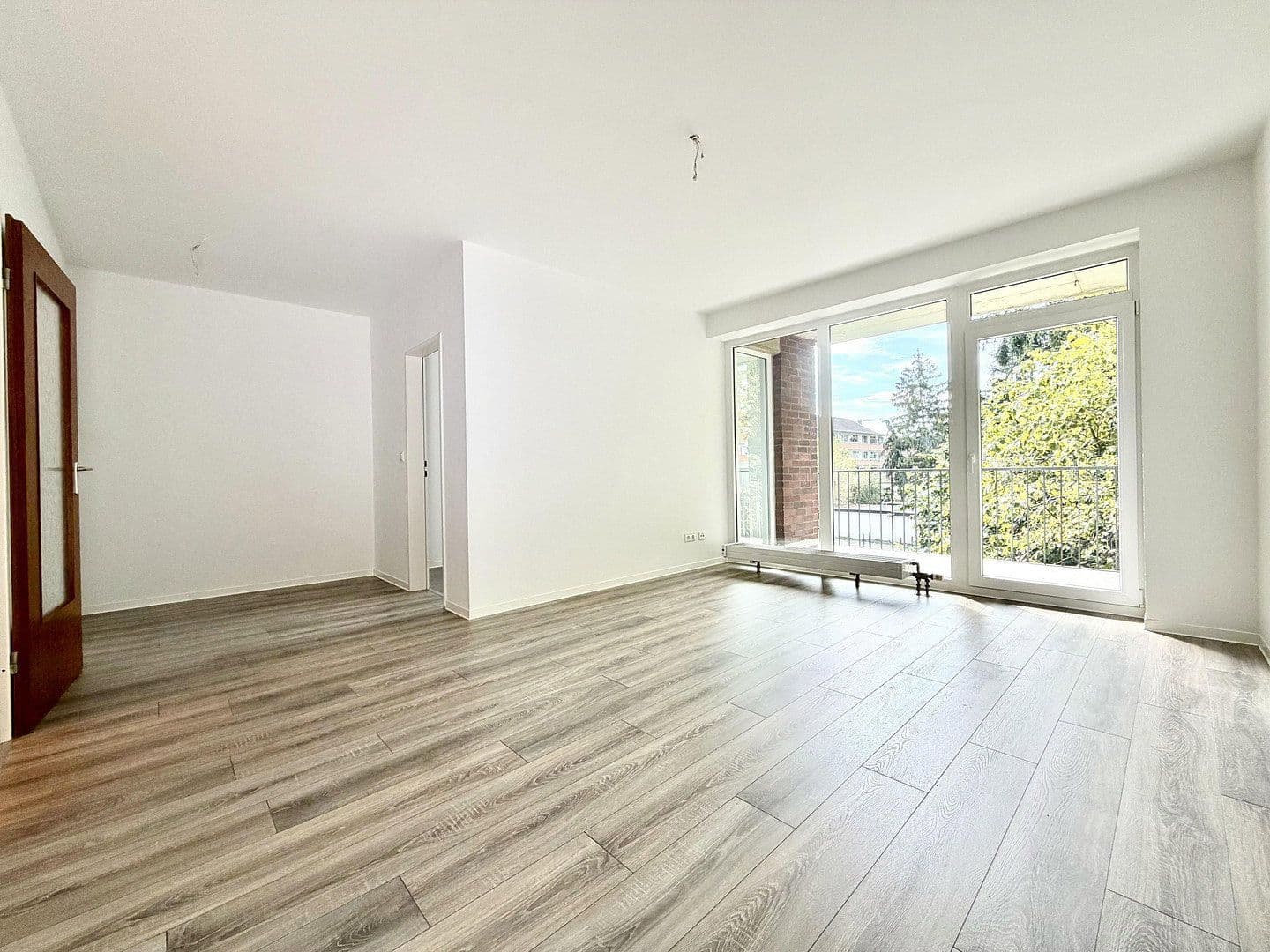 Prenájom bytu 2-izbový 62 m², Torfbruchstrasse 107, Düsseldorf, Severné Porýnie - Westfálsko Prenájom bytu 2-izbový 62 m², Torfbruchstrasse 107, Düsseldorf, Severné Porýnie - Westfálsko