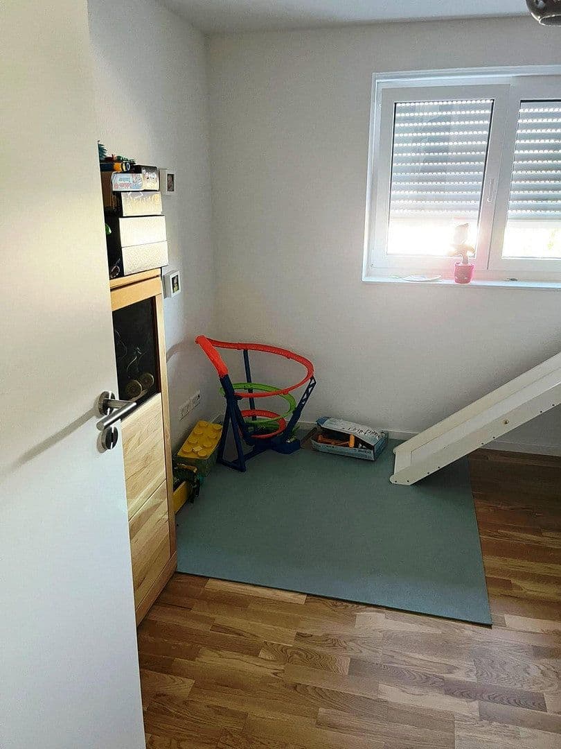 Prenájom bytu 3-izbový 84 m², Gaggenau, Bádensko-Wurttembersko Prenájom bytu 3-izbový 84 m², Gaggenau, Bádensko-Wurttembersko