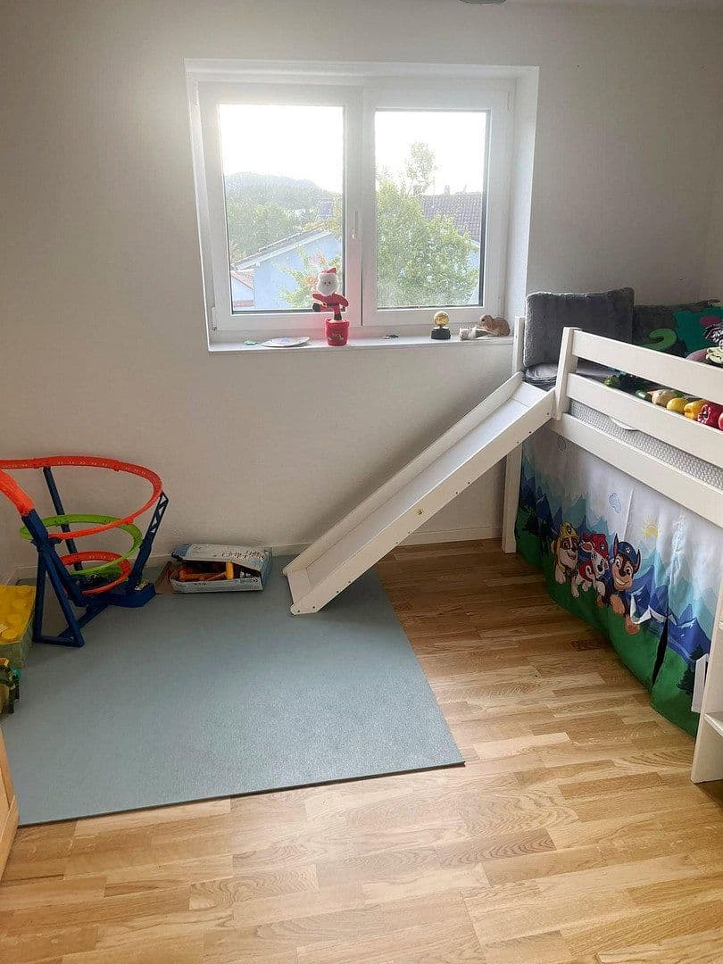 Prenájom bytu 3-izbový 84 m², Gaggenau, Bádensko-Wurttembersko Prenájom bytu 3-izbový 84 m², Gaggenau, Bádensko-Wurttembersko