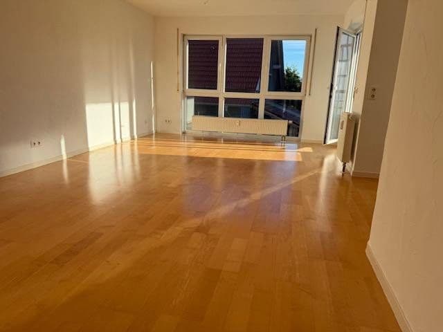 Prenájom bytu 3-izbový 72 m², Kusterdingen, Bádensko-Wurttembersko Prenájom bytu 3-izbový 72 m², Kusterdingen, Bádensko-Wurttembersko