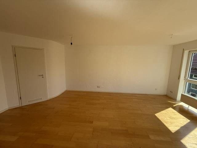 Prenájom bytu 3-izbový 72 m², Kusterdingen, Bádensko-Wurttembersko Prenájom bytu 3-izbový 72 m², Kusterdingen, Bádensko-Wurttembersko