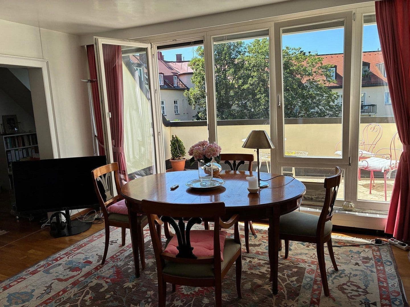 Prenájom bytu 2-izbový 80 m², Knöbelstrasse 4, München, Bavorsko Prenájom bytu 2-izbový 80 m², Knöbelstrasse 4, München, Bavorsko