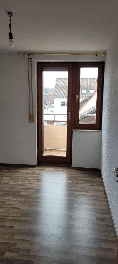 Prenájom bytu 3-izbový 72 m², Stuttgart, Bádensko-Wurttembersko Prenájom bytu 3-izbový 72 m², Stuttgart, Bádensko-Wurttembersko
