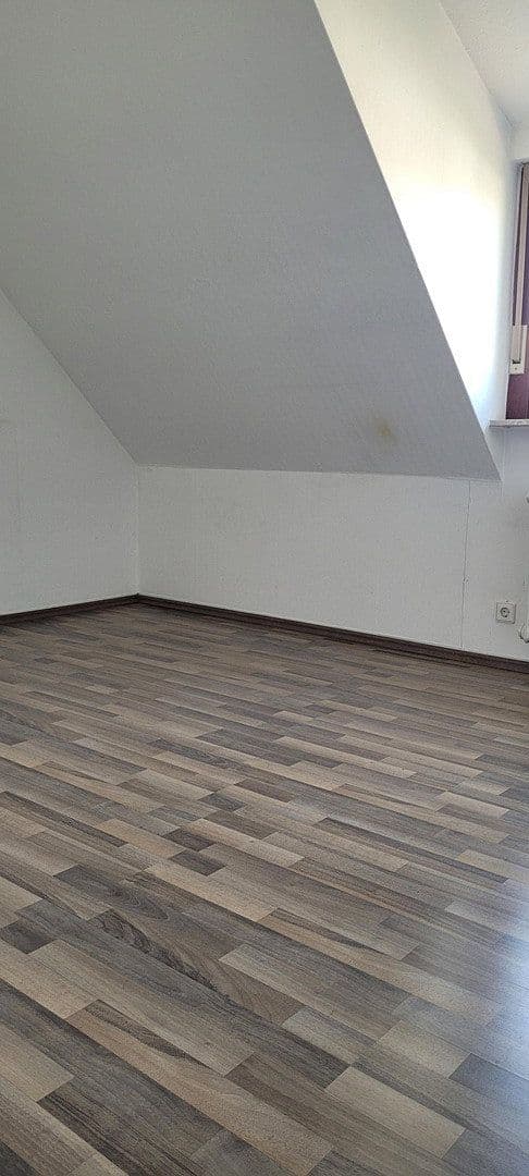 Prenájom bytu 3-izbový 72 m², Stuttgart, Bádensko-Wurttembersko Prenájom bytu 3-izbový 72 m², Stuttgart, Bádensko-Wurttembersko