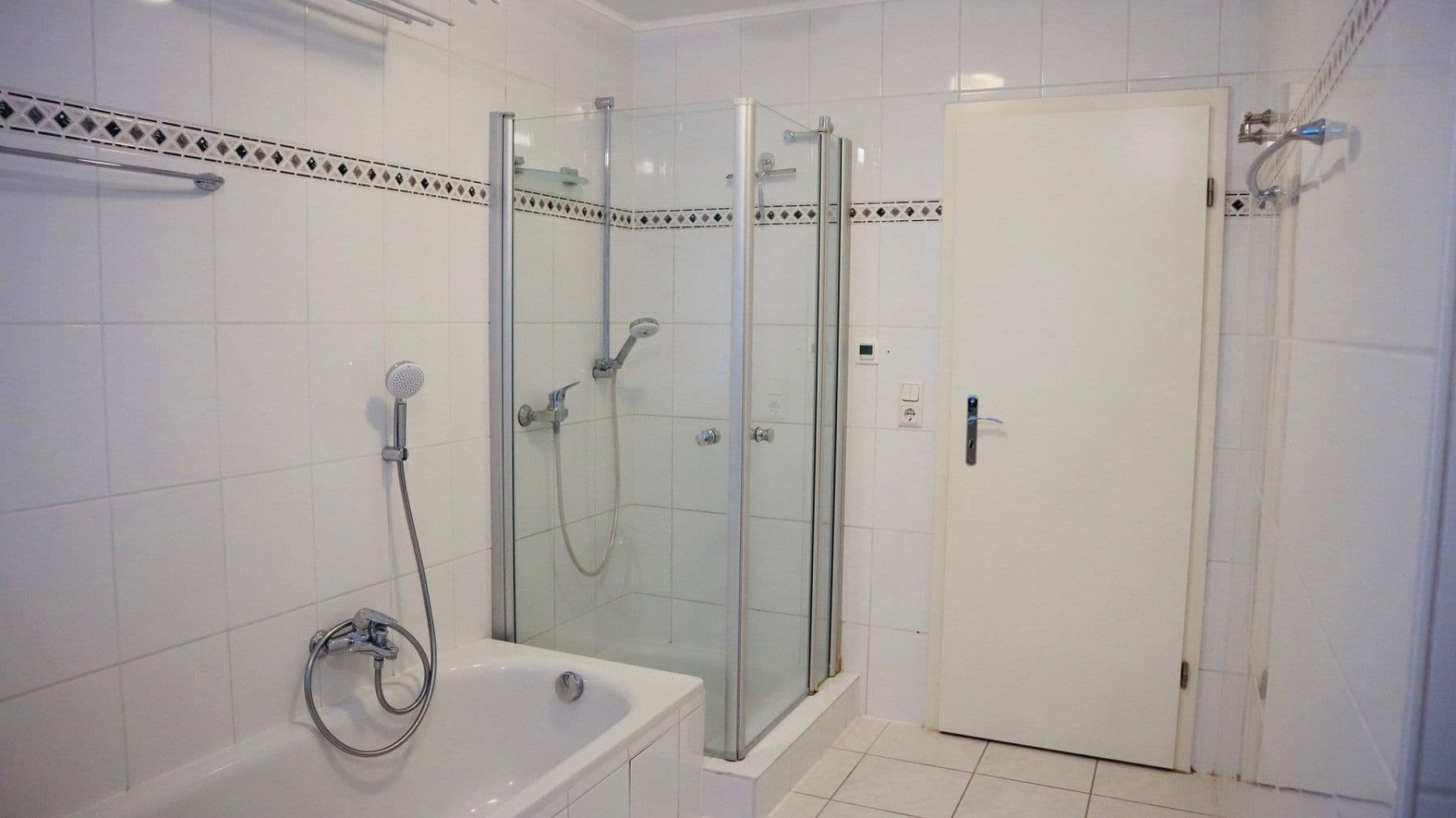 Prenájom bytu 3-izbový 88 m², Frankfurt, Hesensko Prenájom bytu 3-izbový 88 m², Frankfurt, Hesensko