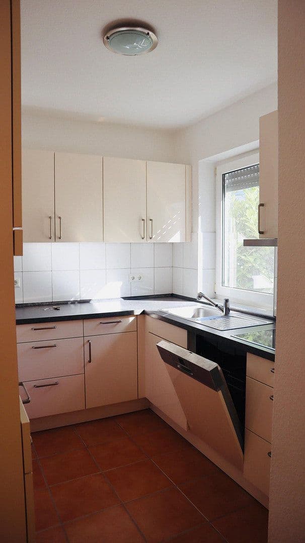 Prenájom bytu 3-izbový 88 m², Frankfurt, Hesensko Prenájom bytu 3-izbový 88 m², Frankfurt, Hesensko