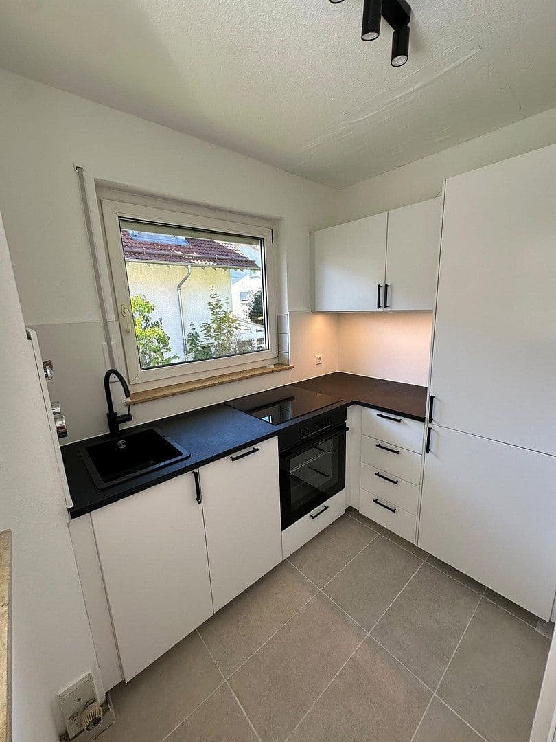 Prenájom bytu 3-izbový 71 m², Kirchheim unter Teck, Bádensko-Wurttembersko Prenájom bytu 3-izbový 71 m², Kirchheim unter Teck, Bádensko-Wurttembersko