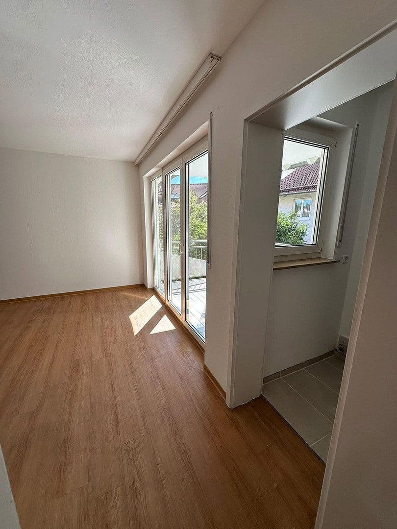 Prenájom bytu 3-izbový 71 m², Kirchheim unter Teck, Bádensko-Wurttembersko Prenájom bytu 3-izbový 71 m², Kirchheim unter Teck, Bádensko-Wurttembersko