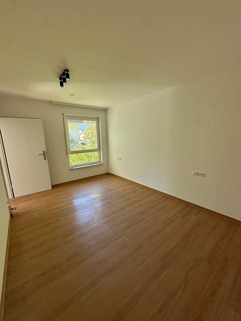Prenájom bytu 3-izbový 71 m², Kirchheim unter Teck, Bádensko-Wurttembersko Prenájom bytu 3-izbový 71 m², Kirchheim unter Teck, Bádensko-Wurttembersko
