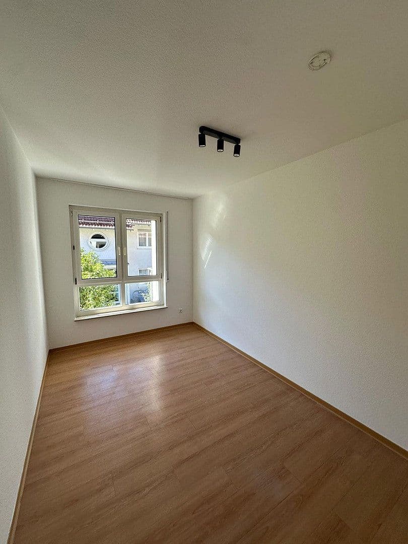Prenájom bytu 3-izbový 71 m², Kirchheim unter Teck, Bádensko-Wurttembersko Prenájom bytu 3-izbový 71 m², Kirchheim unter Teck, Bádensko-Wurttembersko