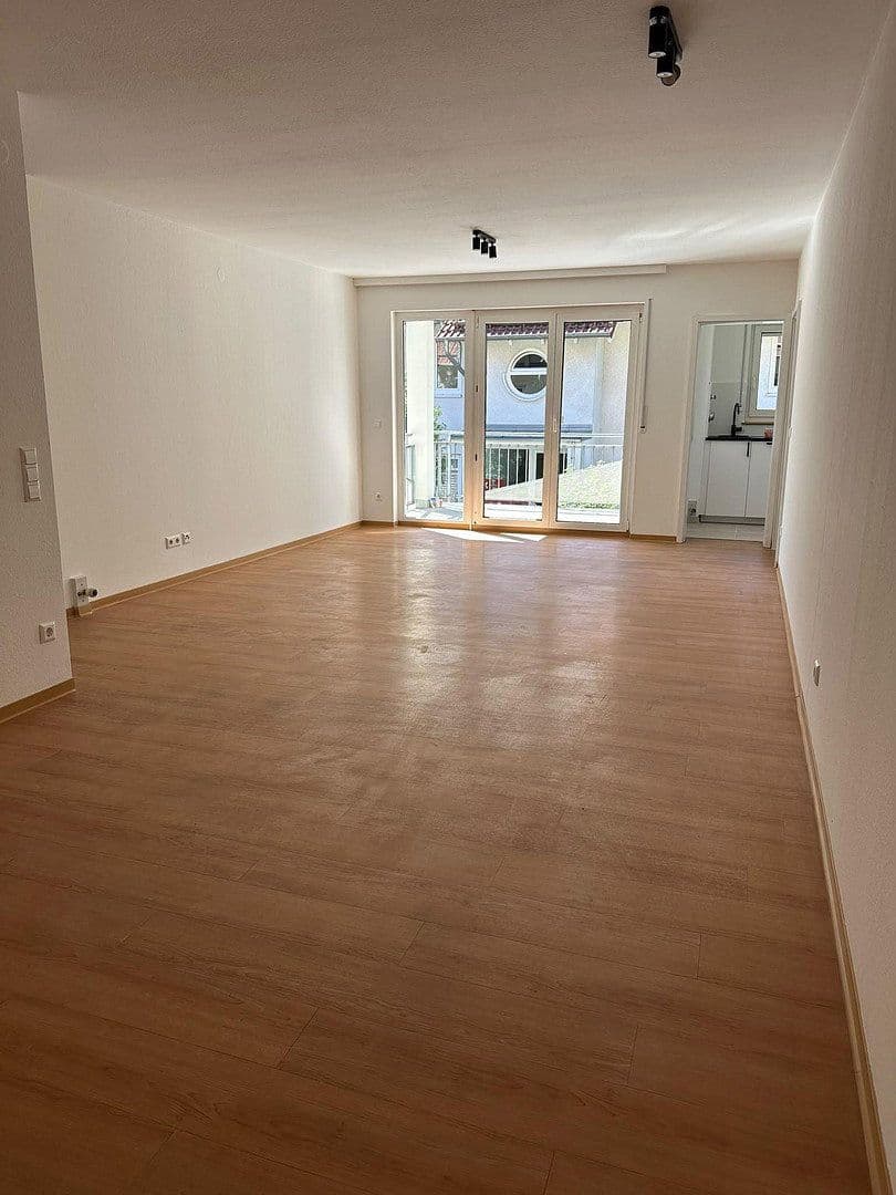 Prenájom bytu 3-izbový 71 m², Kirchheim unter Teck, Bádensko-Wurttembersko Prenájom bytu 3-izbový 71 m², Kirchheim unter Teck, Bádensko-Wurttembersko
