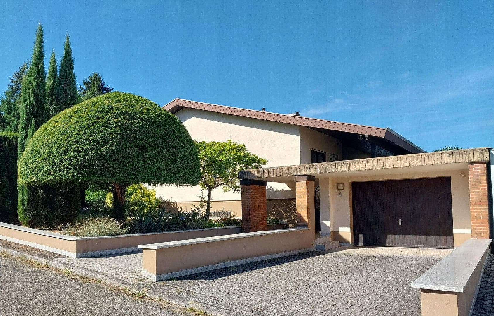 Predaj domu 139 m², pozemok 1.027 m², Kippenheim, Bádensko-Wurttembersko Predaj domu 139 m², pozemok 1.027 m², Kippenheim, Bádensko-Wurttembersko