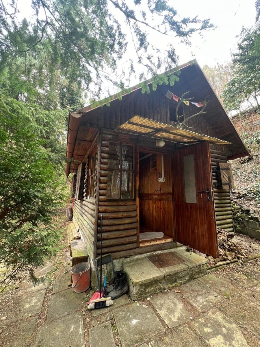 Predaj rekreačného objektu 31 m², pozemok 420 m², Chyňava, Středočeský kraj Predaj rekreačného objektu 31 m², pozemok 420 m², Chyňava, Středočeský kraj