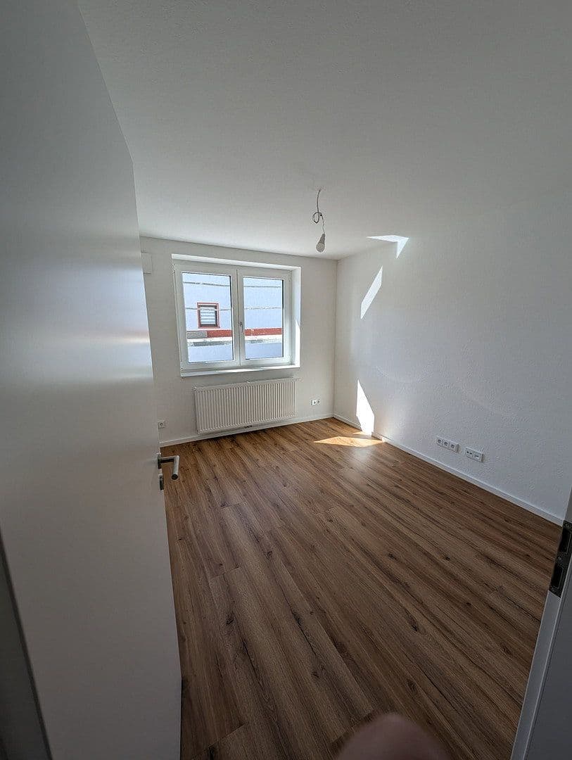 Prenájom bytu 4-izbový 97 m², Karlsruhe, Bádensko-Wurttembersko Prenájom bytu 4-izbový 97 m², Karlsruhe, Bádensko-Wurttembersko