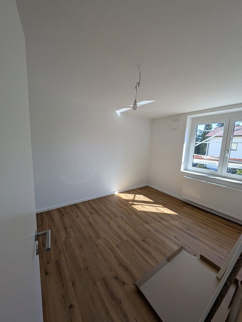 Prenájom bytu 4-izbový 97 m², Karlsruhe, Bádensko-Wurttembersko Prenájom bytu 4-izbový 97 m², Karlsruhe, Bádensko-Wurttembersko