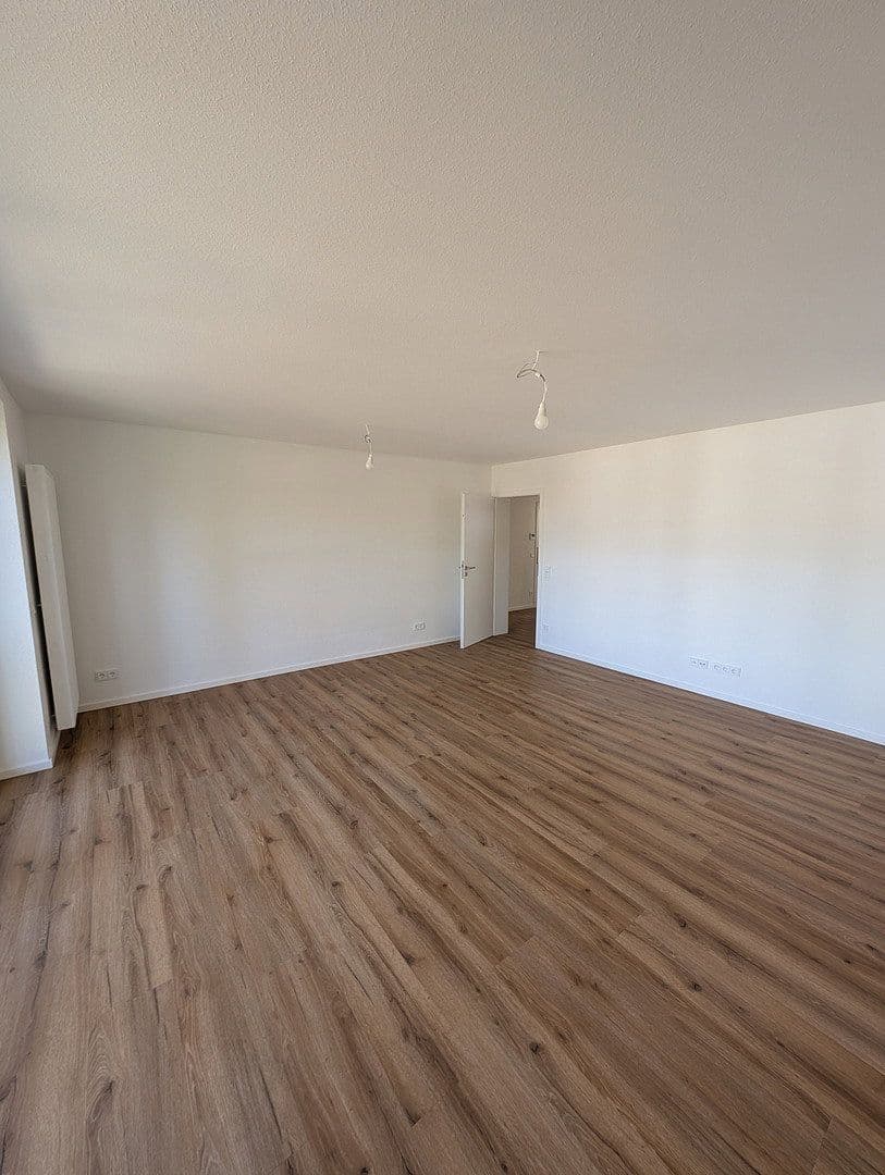 Prenájom bytu 4-izbový 97 m², Karlsruhe, Bádensko-Wurttembersko Prenájom bytu 4-izbový 97 m², Karlsruhe, Bádensko-Wurttembersko