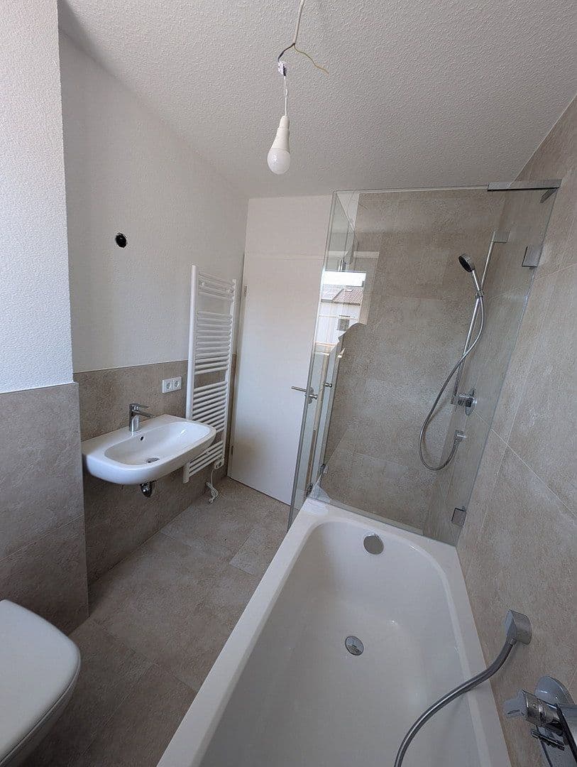 Prenájom bytu 4-izbový 97 m², Karlsruhe, Bádensko-Wurttembersko Prenájom bytu 4-izbový 97 m², Karlsruhe, Bádensko-Wurttembersko