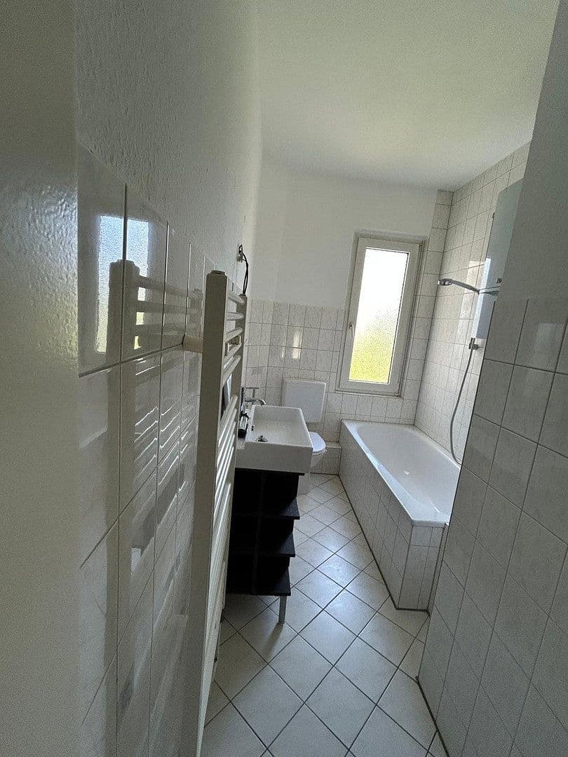 Prenájom bytu 3-izbový 91 m², Gronaustraße 99, Wuppertal, Severné Porýnie - Westfálsko Prenájom bytu 3-izbový 91 m², Gronaustraße 99, Wuppertal, Severné Porýnie - Westfálsko