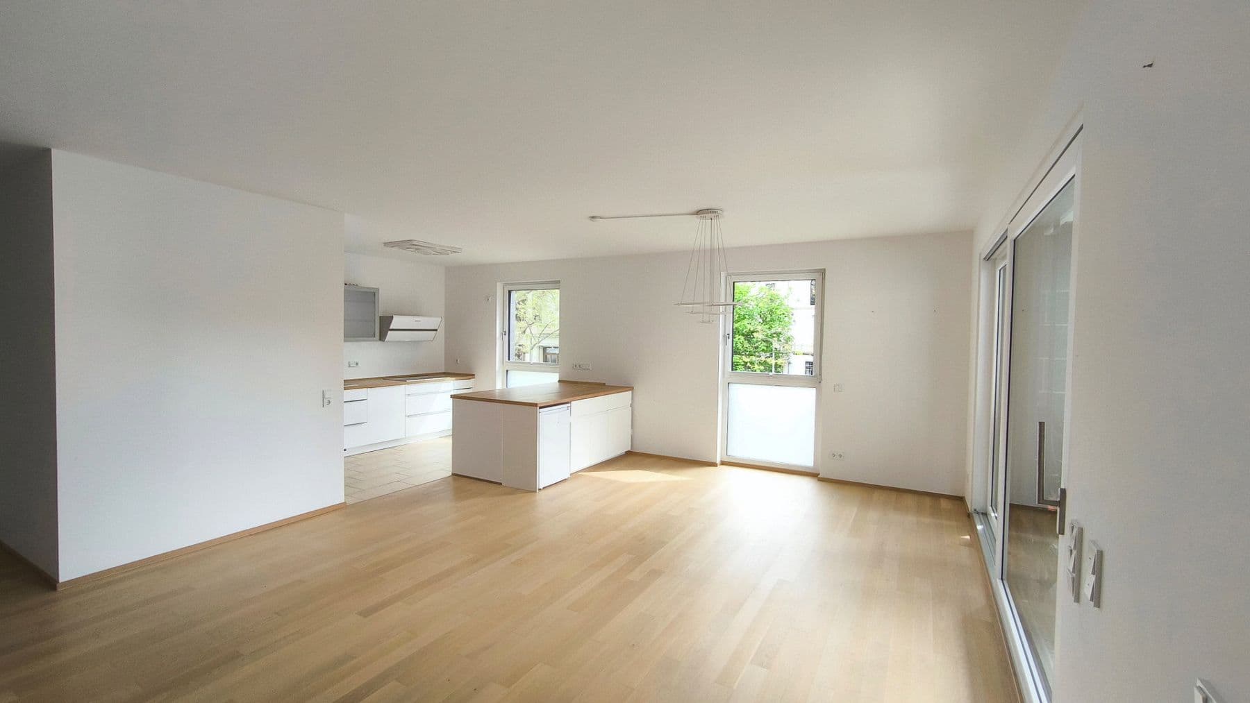 Prenájom bytu 3-izbový 151 m², Rheinstr. 11, Wiesbaden, Hesensko Prenájom bytu 3-izbový 151 m², Rheinstr. 11, Wiesbaden, Hesensko