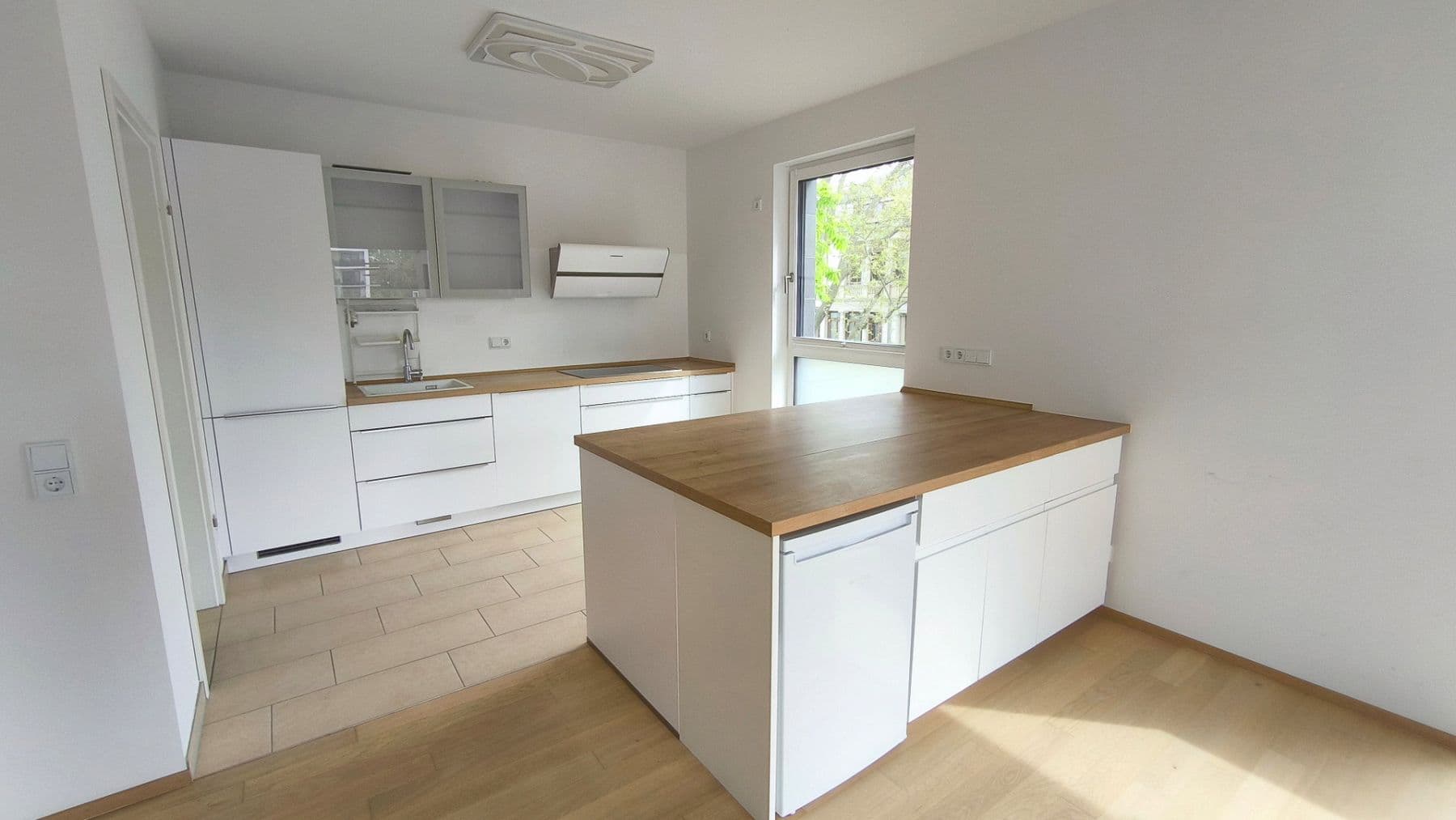 Prenájom bytu 3-izbový 151 m², Rheinstr. 11, Wiesbaden, Hesensko Prenájom bytu 3-izbový 151 m², Rheinstr. 11, Wiesbaden, Hesensko