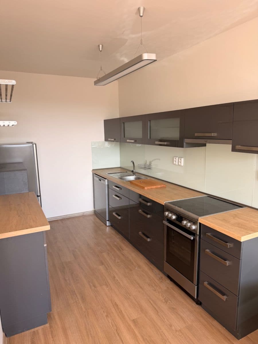 Prenájom bytu 4-izbový 100 m², Bochovská, Praha, Praha Prenájom bytu 4-izbový 100 m², Bochovská, Praha, Praha
