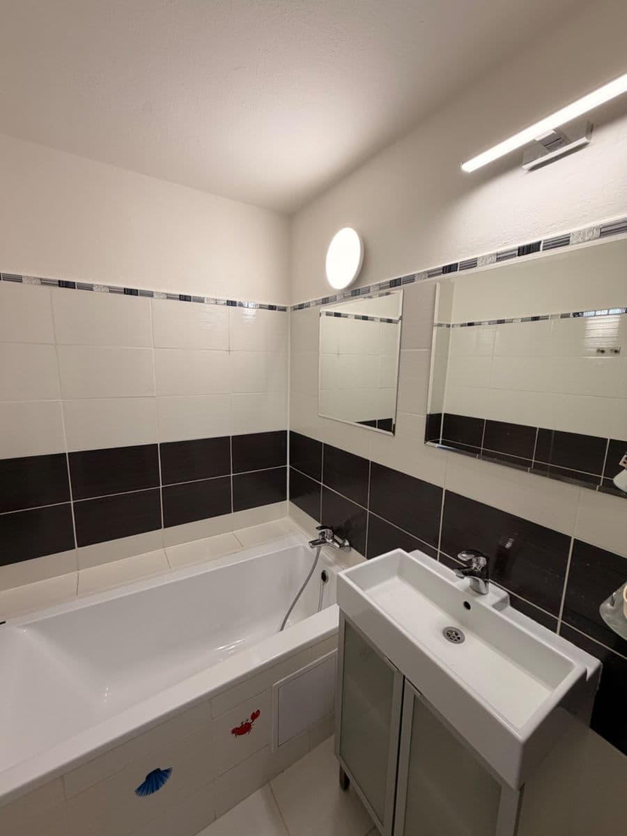 Prenájom bytu 4-izbový 100 m², Bochovská, Praha, Praha Prenájom bytu 4-izbový 100 m², Bochovská, Praha, Praha