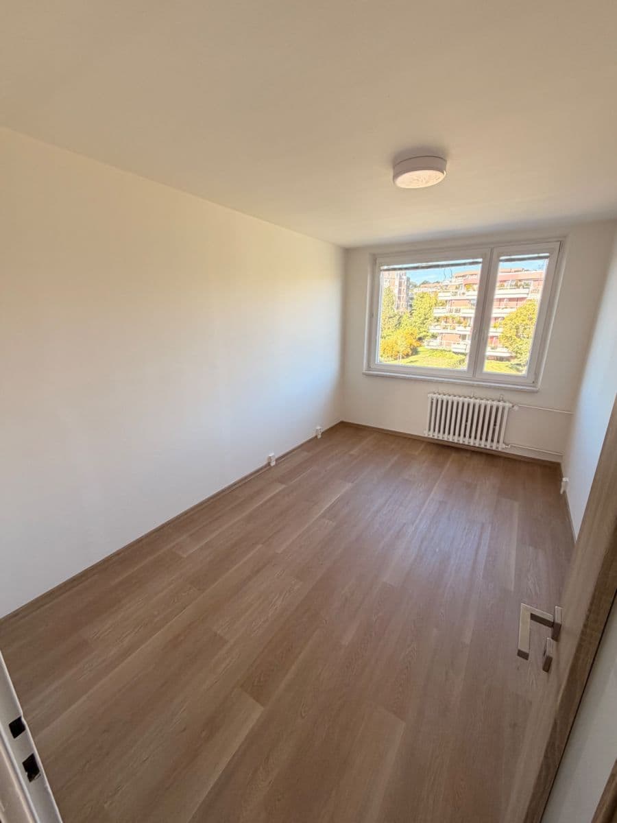 Prenájom bytu 4-izbový 100 m², Bochovská, Praha, Praha Prenájom bytu 4-izbový 100 m², Bochovská, Praha, Praha
