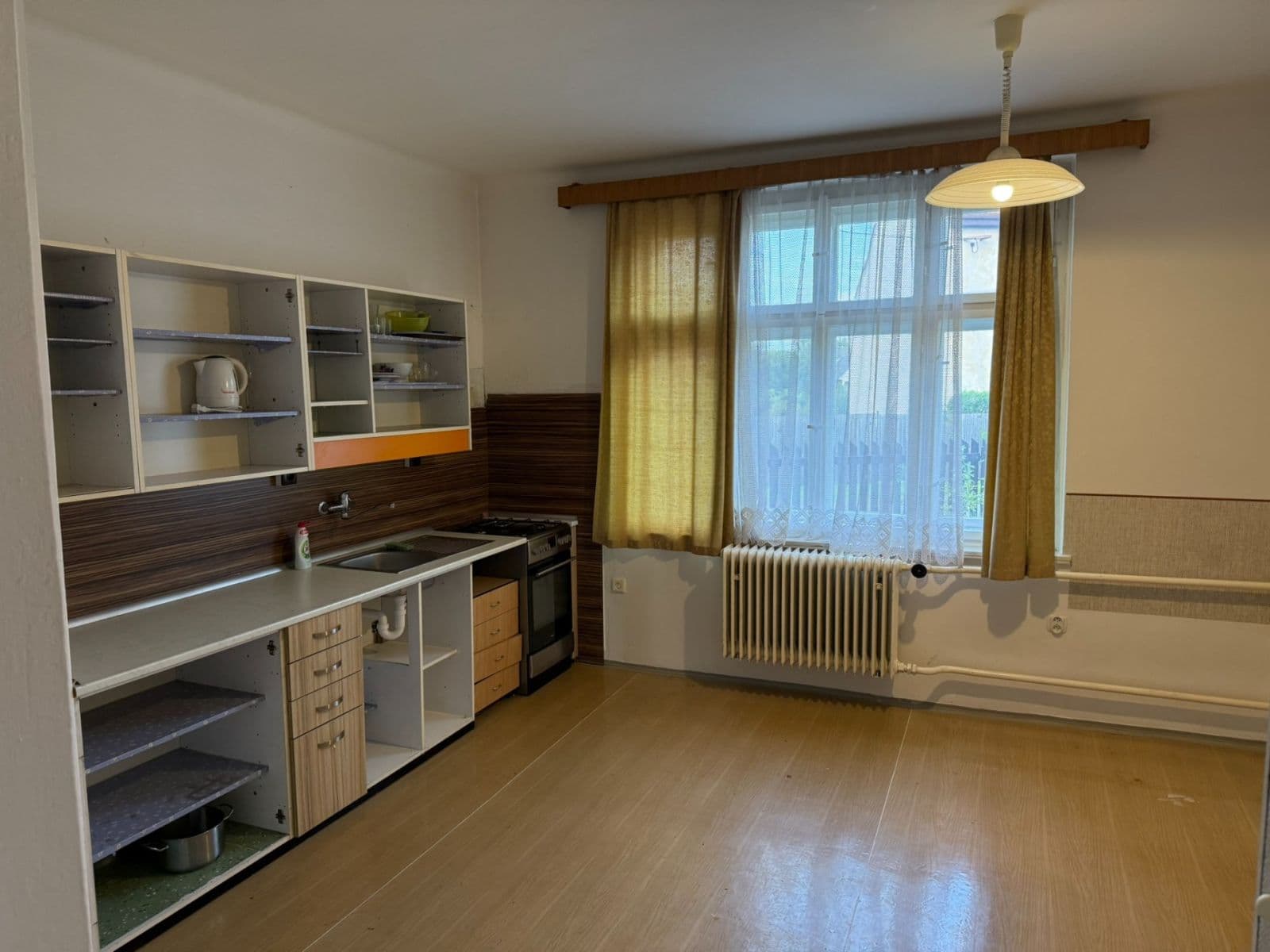 Prenájom bytu 6-izbový 200 m², Topolská, Černošice, Středočeský kraj Prenájom bytu 6-izbový 200 m², Topolská, Černošice, Středočeský kraj