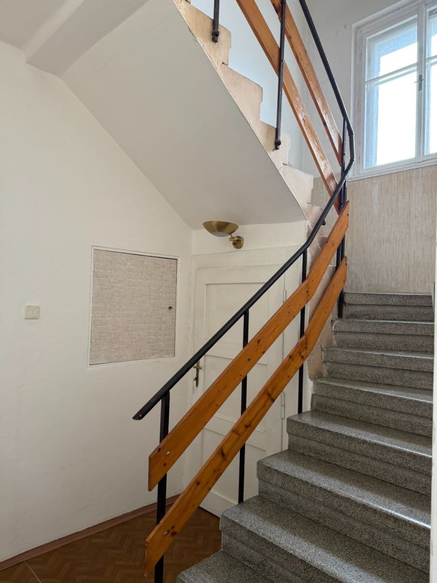 Prenájom bytu 6-izbový 200 m², Topolská, Černošice, Středočeský kraj Prenájom bytu 6-izbový 200 m², Topolská, Černošice, Středočeský kraj
