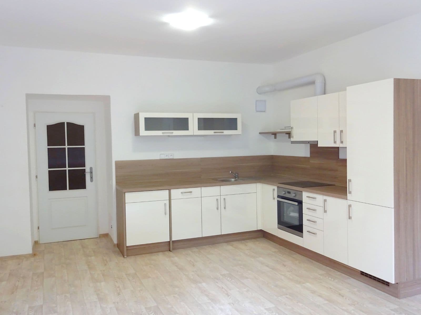 Prenájom bytu 2-izbový 58 m², Jugoslávských partyzánů, Praha, Praha Prenájom bytu 2-izbový 58 m², Jugoslávských partyzánů, Praha, Praha