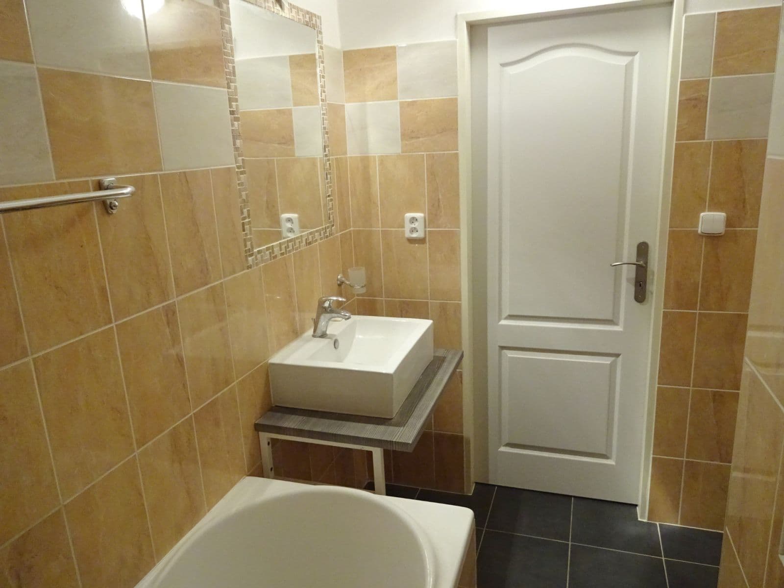 Prenájom bytu 2-izbový 58 m², Jugoslávských partyzánů, Praha, Praha Prenájom bytu 2-izbový 58 m², Jugoslávských partyzánů, Praha, Praha