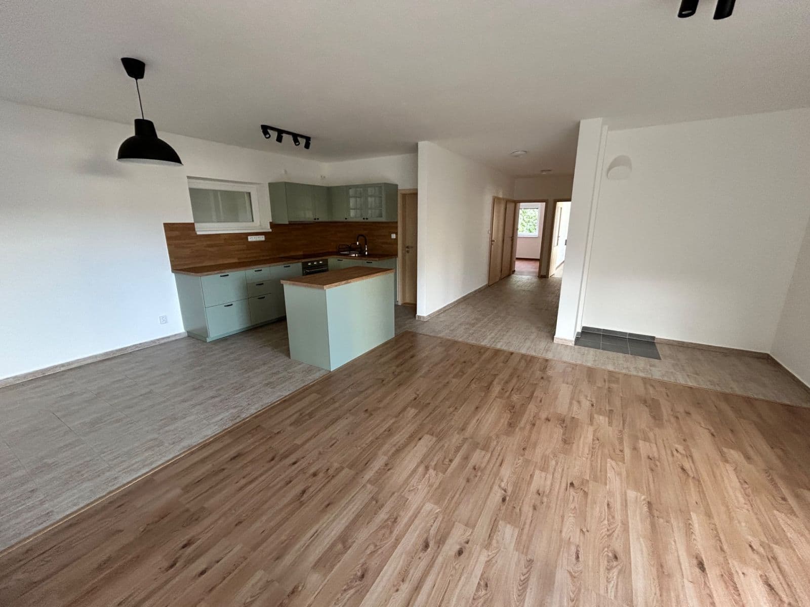 Prenájom bytu 3-izbový 88 m², Turistická, Brno, Jihomoravský kraj Prenájom bytu 3-izbový 88 m², Turistická, Brno, Jihomoravský kraj
