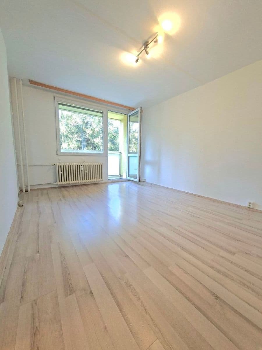 Prenájom bytu 1-izbový 31 m², Hurbanova, Praha, Praha Prenájom bytu 1-izbový 31 m², Hurbanova, Praha, Praha